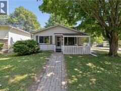 74 HELENE Crescent Waterloo Ontario, N2L 5E5