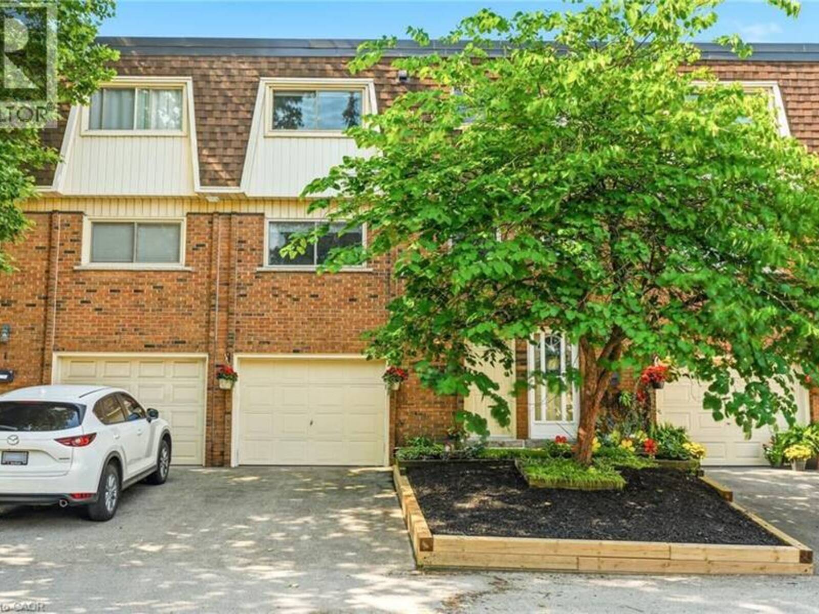 125 BONAVENTURE Drive Unit# 2, Hamilton, Ontario L9C 5Y9