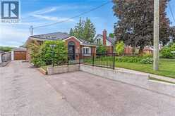 805 ROCKWAY Drive | Kitchener Ontario | Slide Image Three