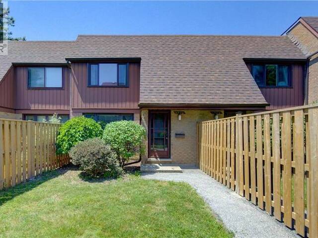 150 KINGSWOOD Drive Unit# B Kitchener Ontario, N2E 1S9 - 3 Bedrooms Condo For Sale