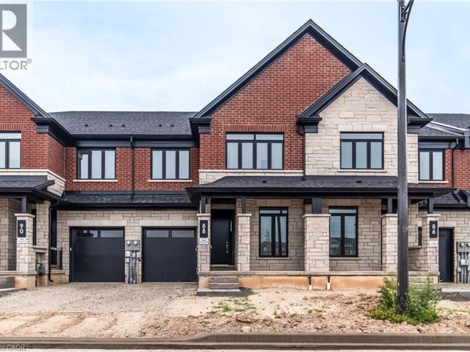 88 VALLEY TRAIL Place, Waterdown, Ontario L8B 2A2
