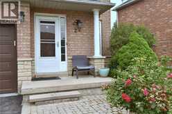 22 MOORE Crescent | Ancaster Ontario | Slide Image Four