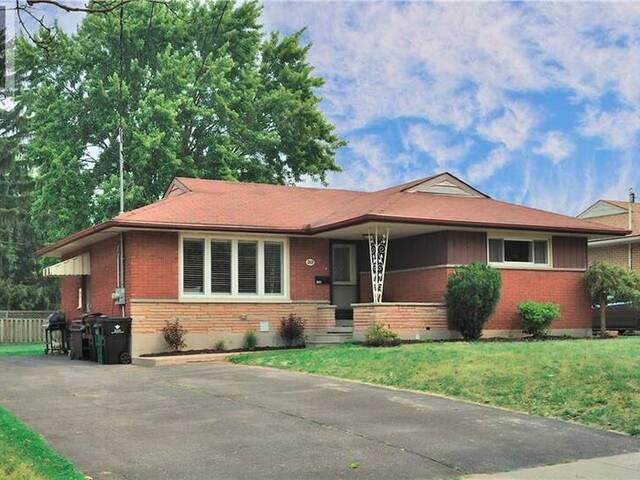 212 DOON Road Kitchener Ontario, N2G 3E2 - 5 Bedrooms Home For Sale
