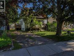 15 SPENCER Avenue Dundas Ontario, L9H 1E7