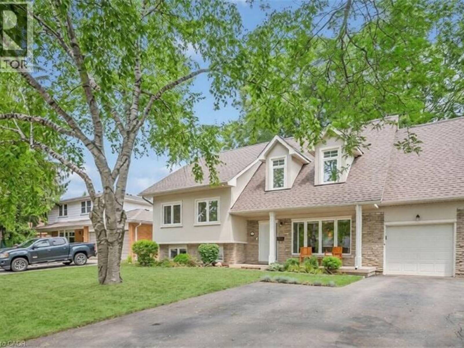 285 SURREY Drive, Oakville, Ontario L6L 3T6