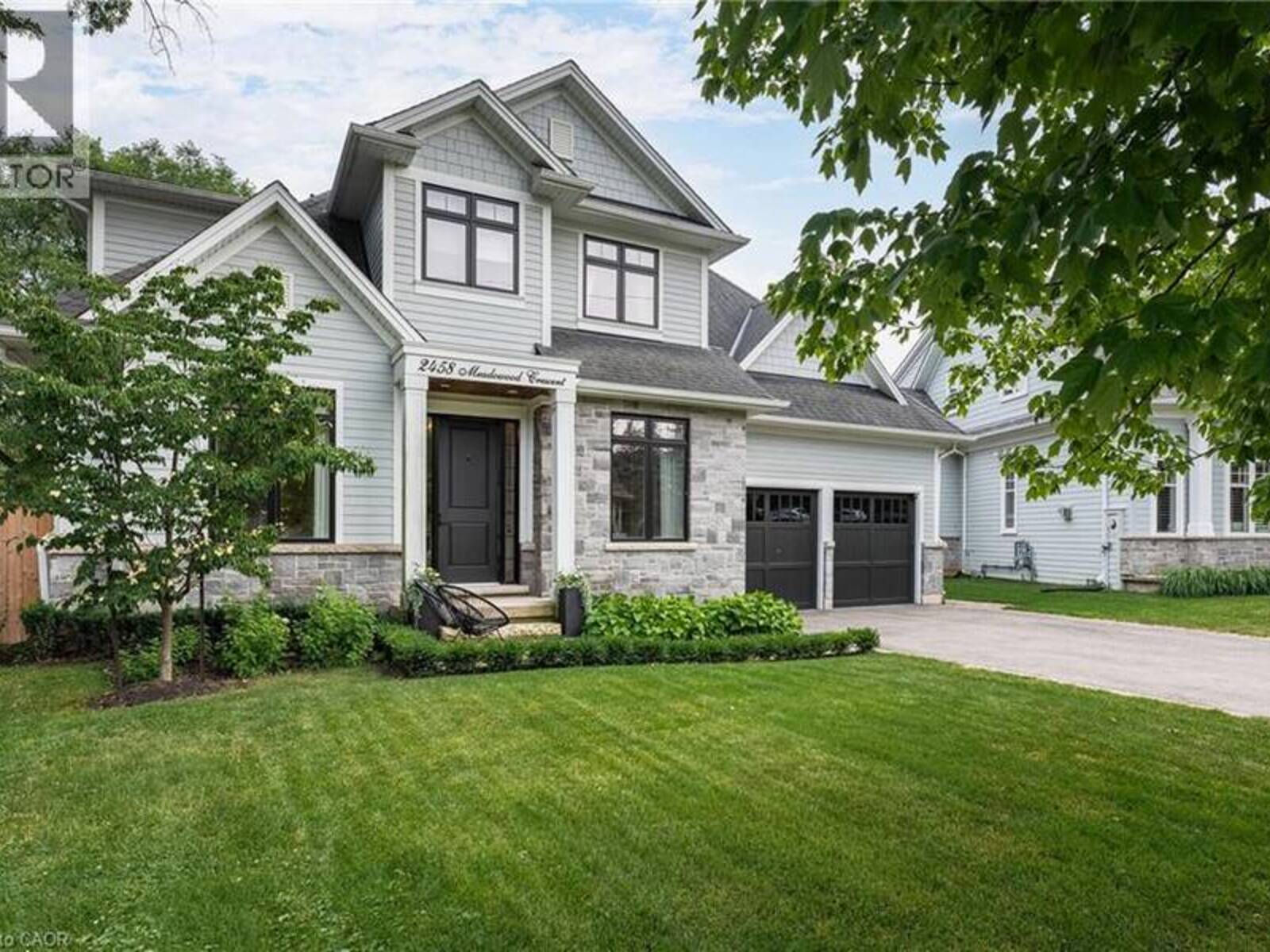 2458 MEADOWOOD Crescent, Oakville, Ontario L6L 1V6