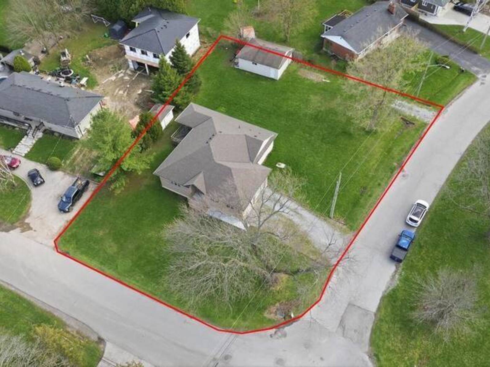 80 LISTER Avenue, Hamilton, Ontario L9B 1E2