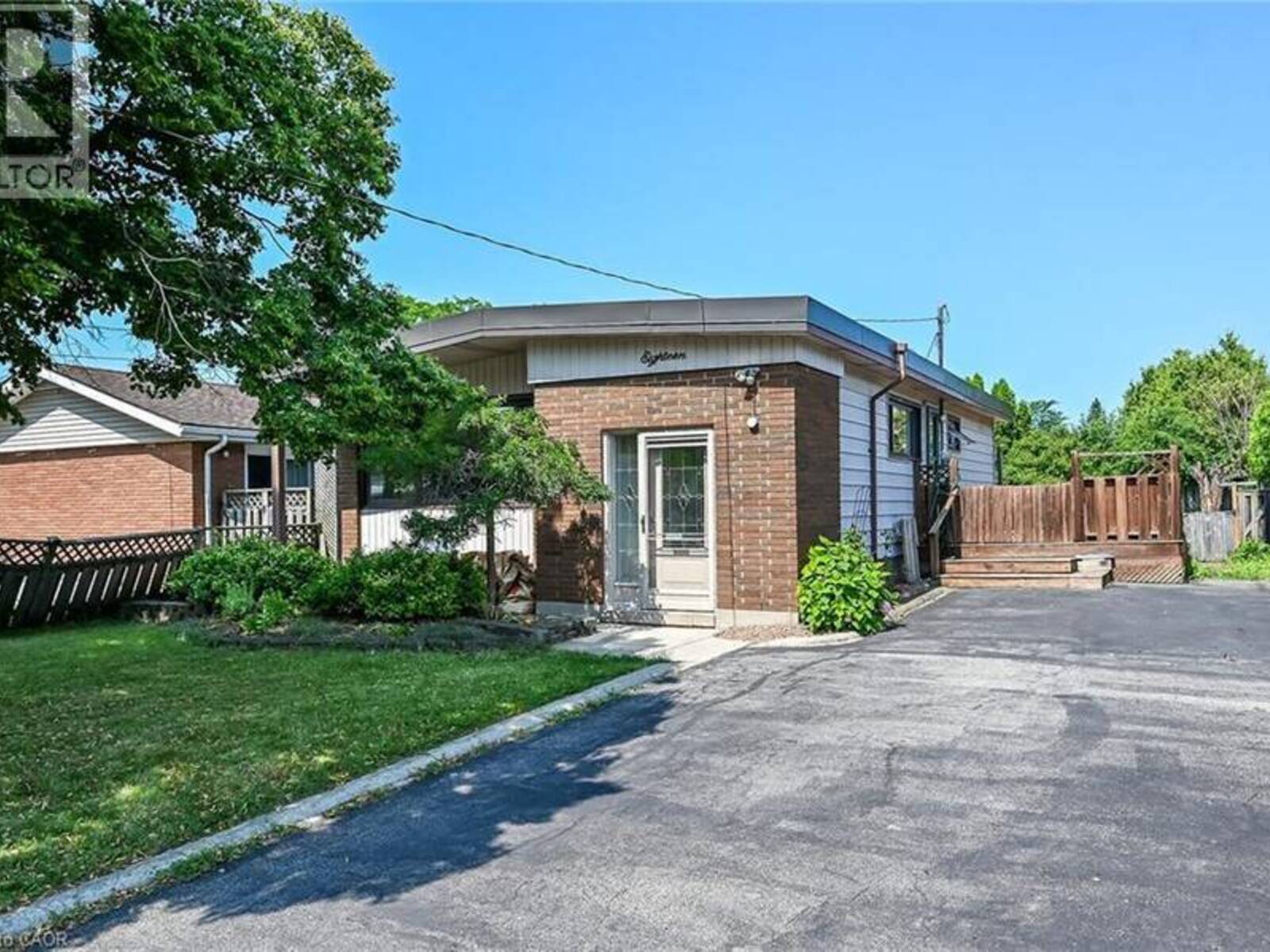 18 CORAL Drive, Hamilton, Ontario L8V 2N5
