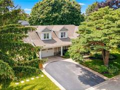 330 CAMELOT Court Burlington Ontario, L7L 2G3