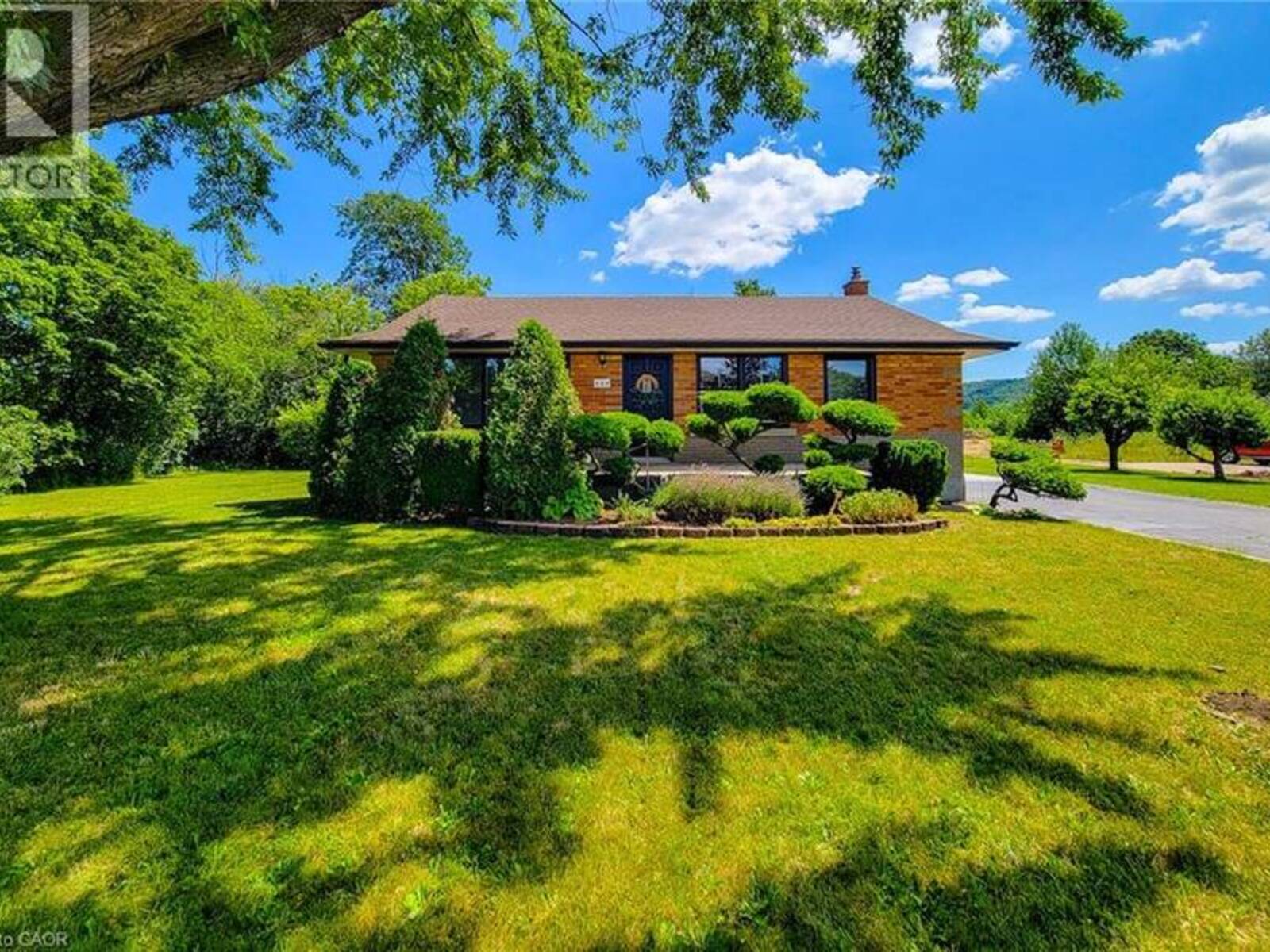 220 WINONA Road, Hamilton, Ontario L8E 5K4