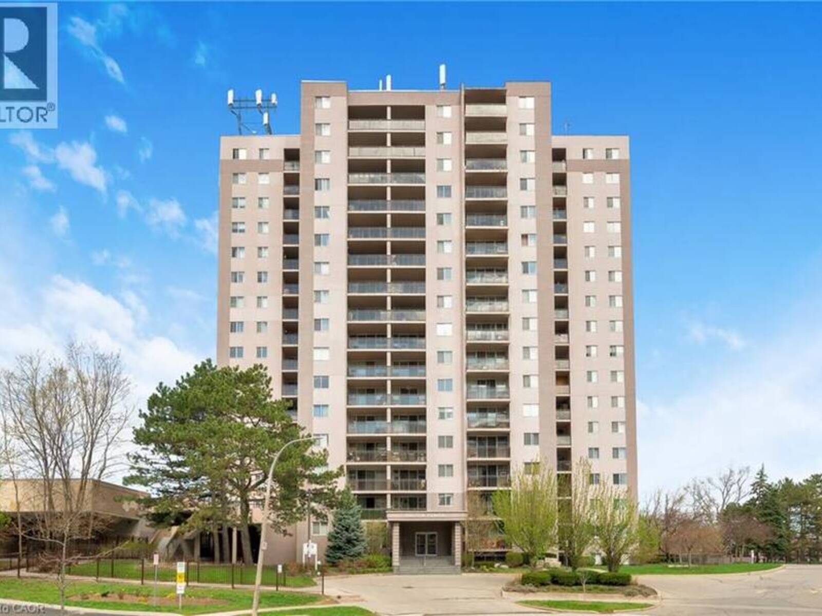 975 WARWICK Court Unit# 1501, Burlington, Ontario L7T 3Z7