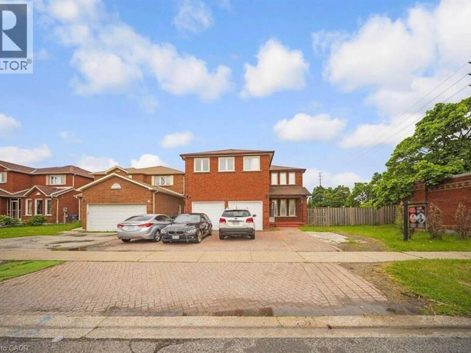 692 HUNTINGTON RIDGE Drive, Mississauga, Ontario L5R 1Z5