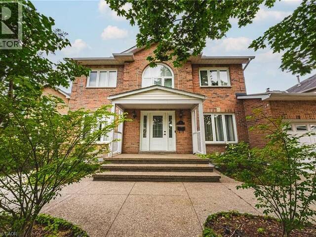 21 MOSS Boulevard Dundas Ontario, L9H 6S3 - 6 Bedrooms Home For Sale
