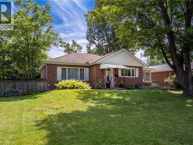 386 PATRICIA Drive Burlington Ontario, L7T 1K2 - 3 Bedrooms Home For Sale