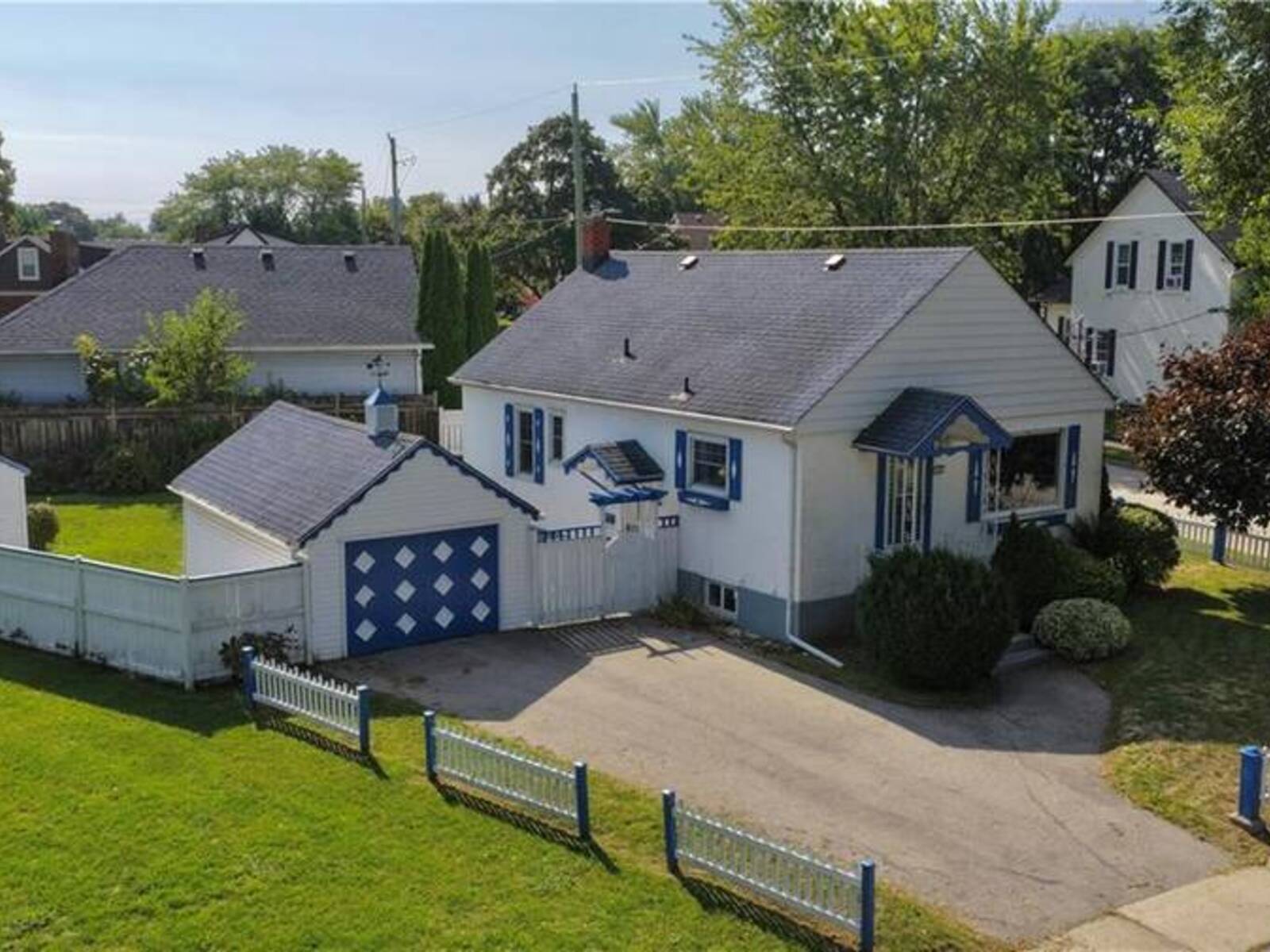 272 CARLTON Street, St. Catharines, Ontario L2N 1B9