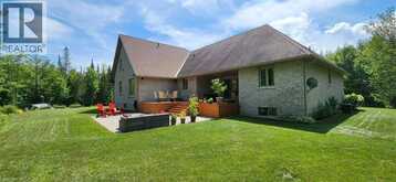 110 MONCK Square | Deep River Ontario | Slide Image Three