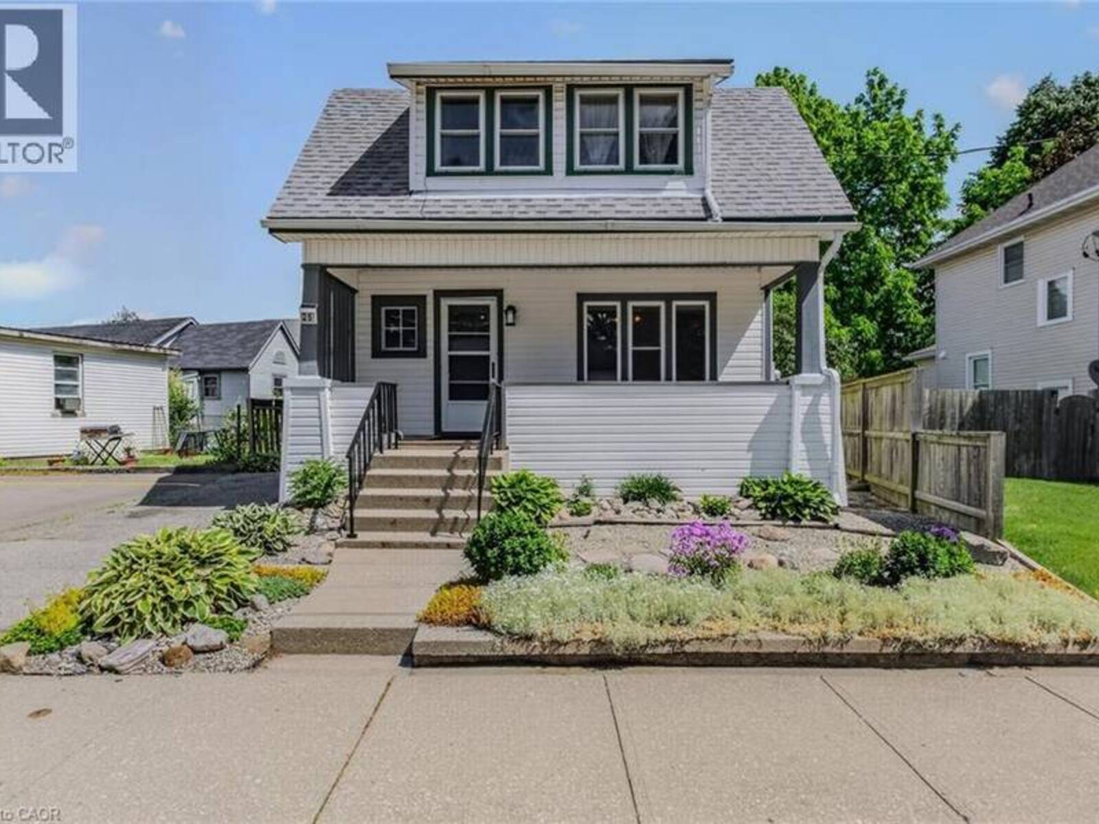 25 NORTH MAIN Street, Simcoe, Ontario N3Y 2M1