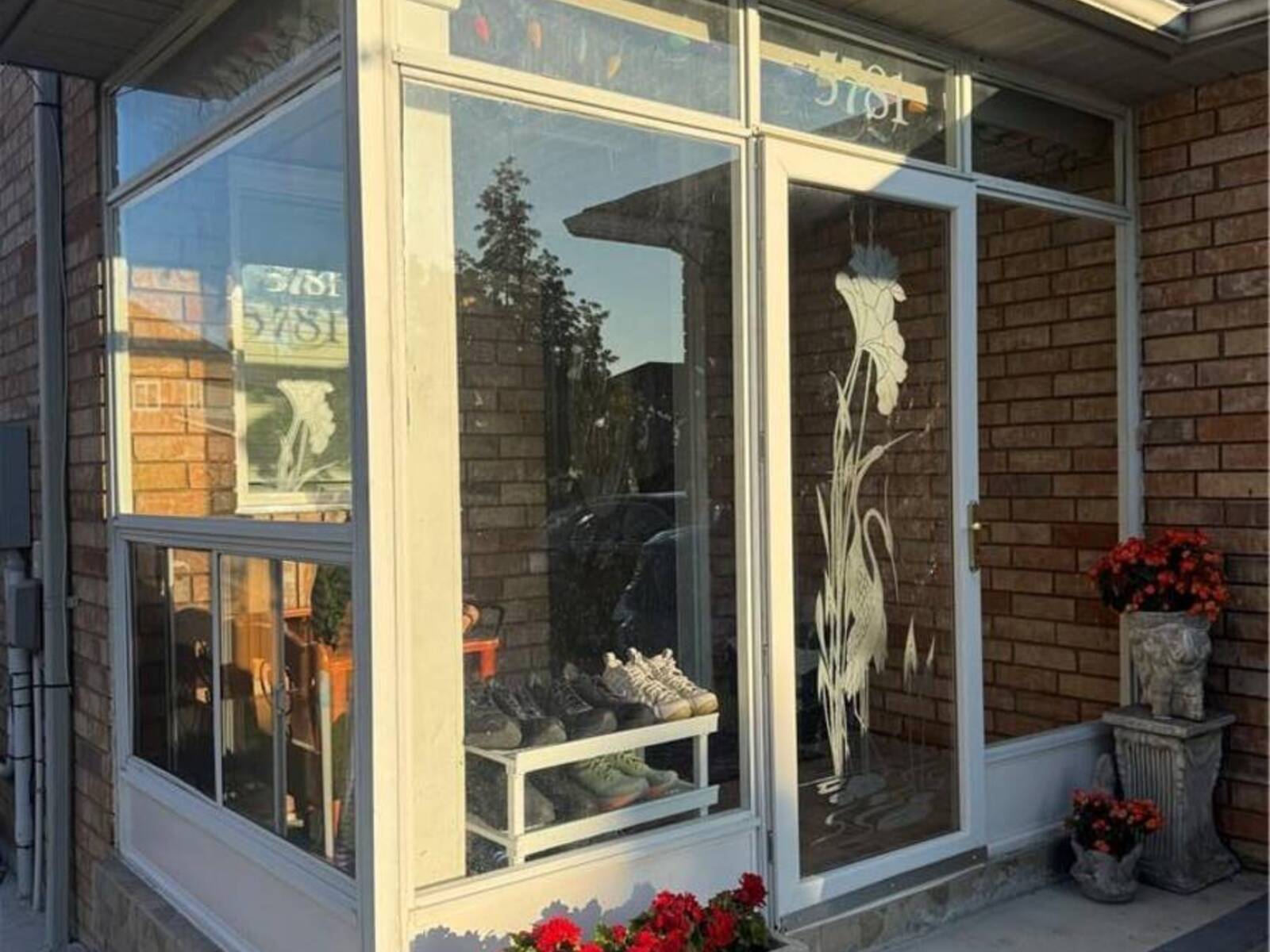 5781 SIDMOUTH Street, Mississauga, Ontario L5V 2K3
