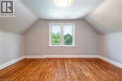 27 DELEVAN Crescent | Hamilton Ontario | Slide Image Seventeen