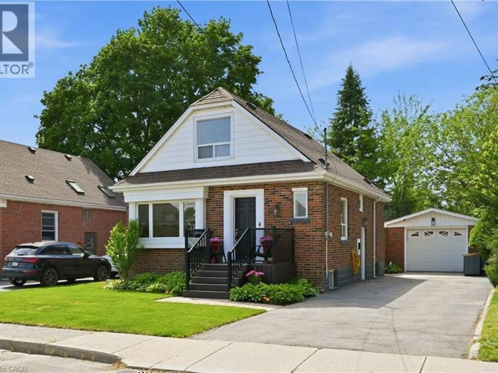 18 IPSWICH Place, Hamilton, Ontario L8K 3E7