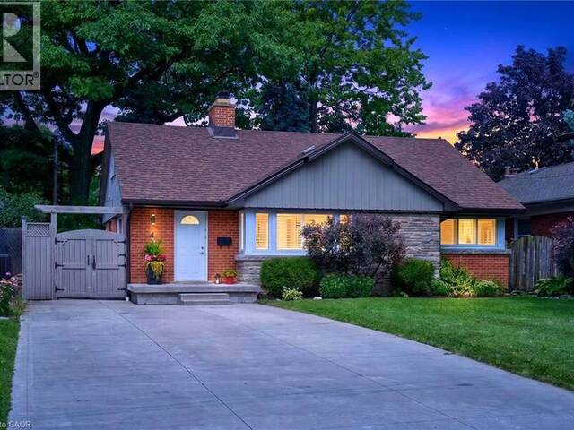 4 COMPTON Place Hamilton Ontario, L8T 3Y1 - 4 Bedrooms Home For Sale