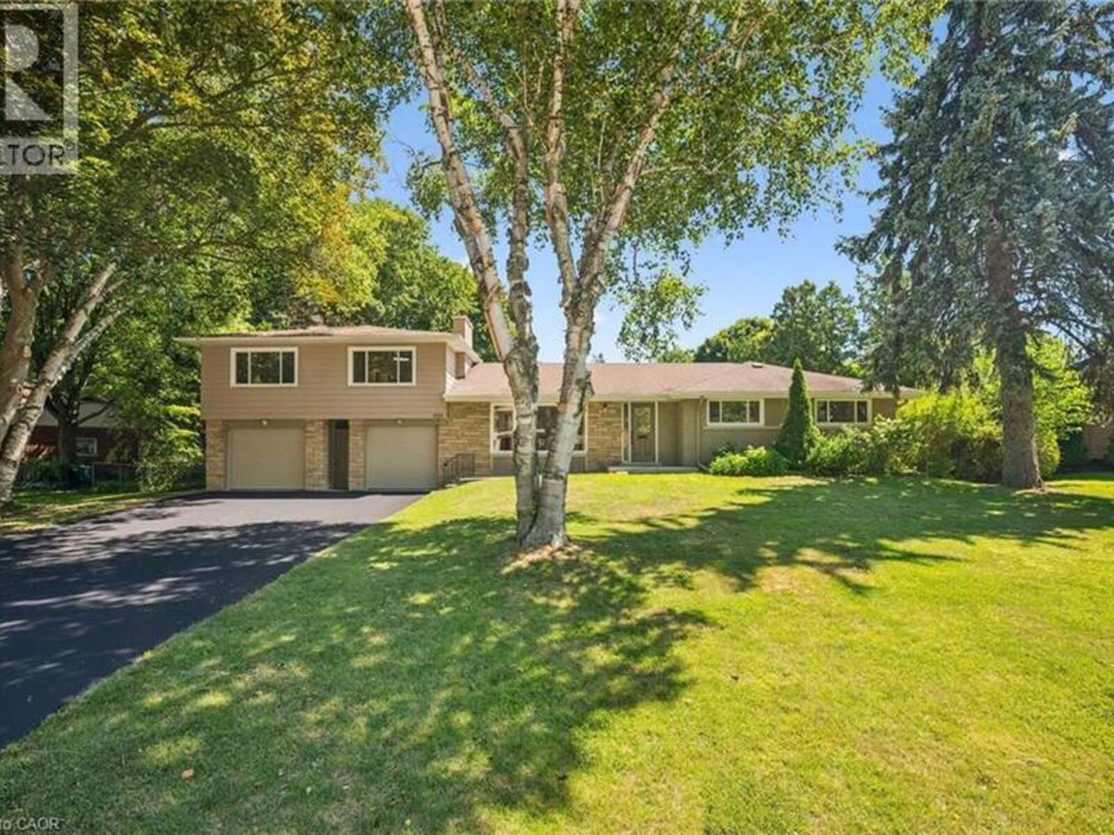 636 IROQUOIS Avenue, Ancaster, Ontario L9G 3B4