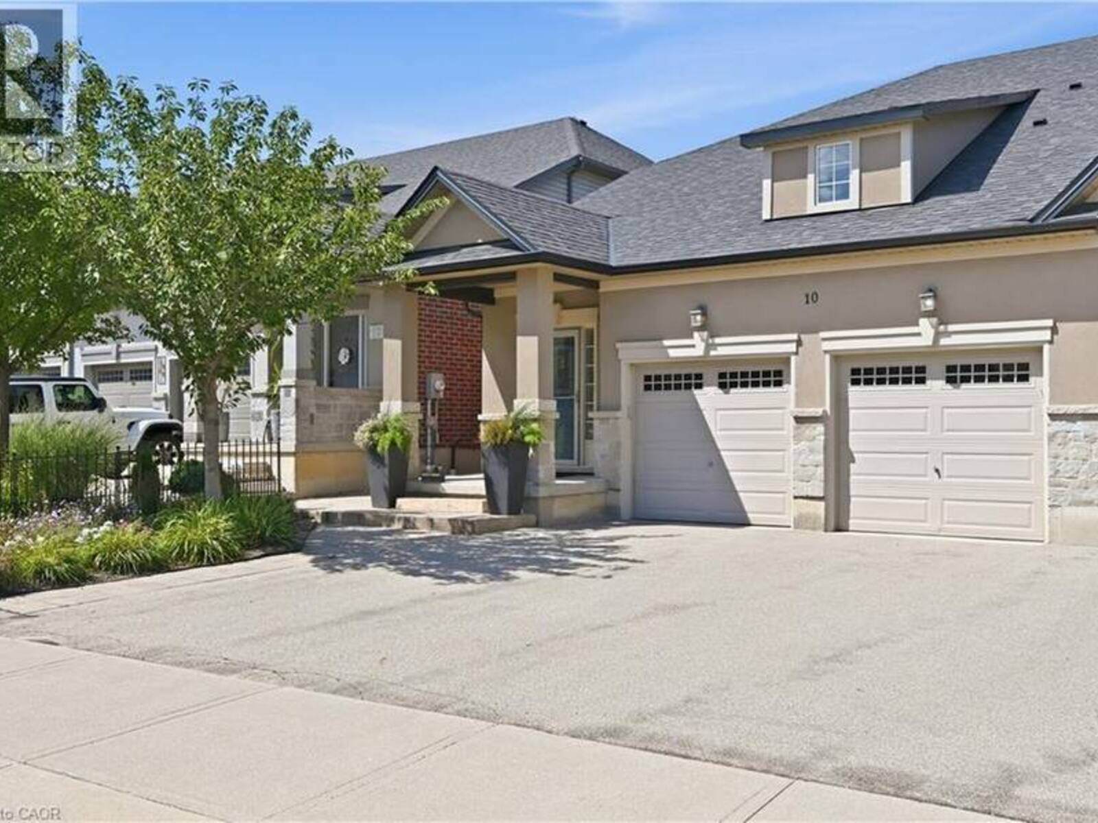 10 KOPPERFIELD Lane, Hamilton, Ontario L0R 1W0