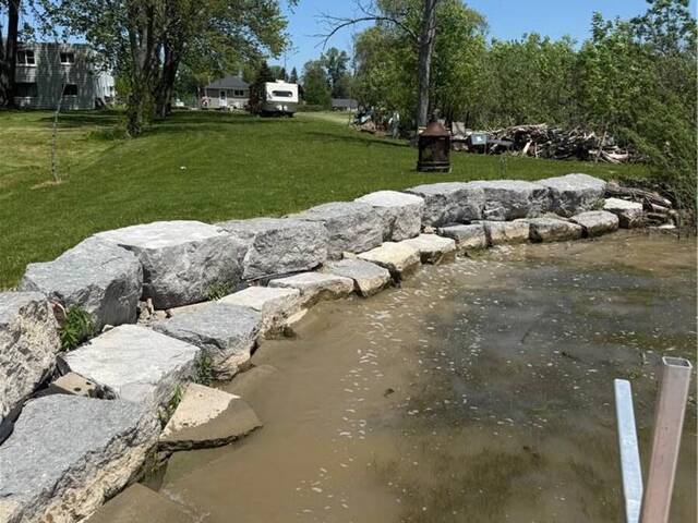 630 MAIN Street W Dunnville Ontario, N1A 1W7 - 2 Bedrooms Waterfront Home For sale