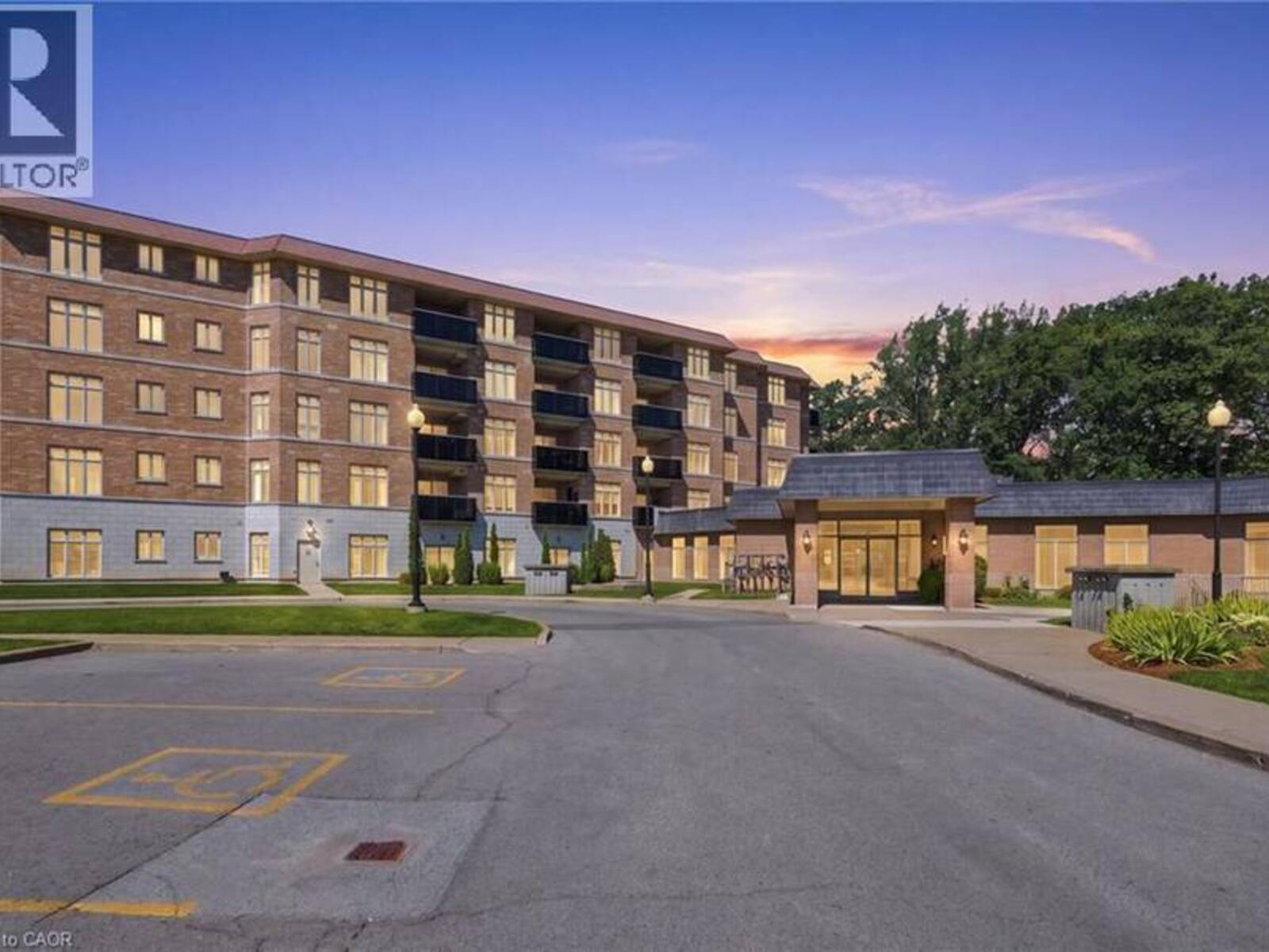 8111 FOREST GLEN Drive Unit# 521, Niagara Falls, Ontario L2H 2Y7