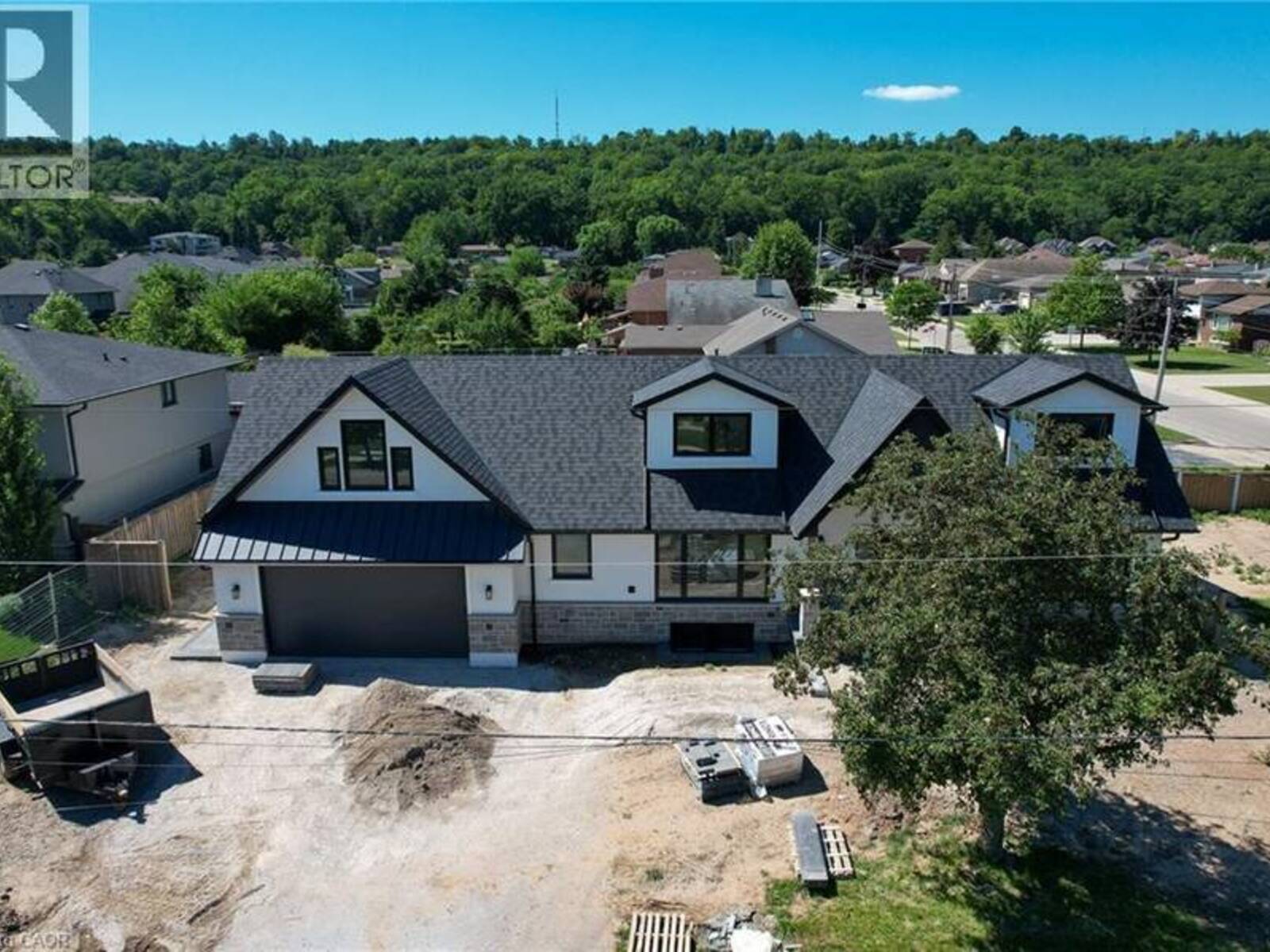 24 ROYCE Avenue, Hamilton, Ontario L8G 3B5