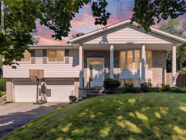 106 AUTUMN HILL Crescent Kitchener Ontario, N2N 1K7 - 3 Bedrooms Home For Sale