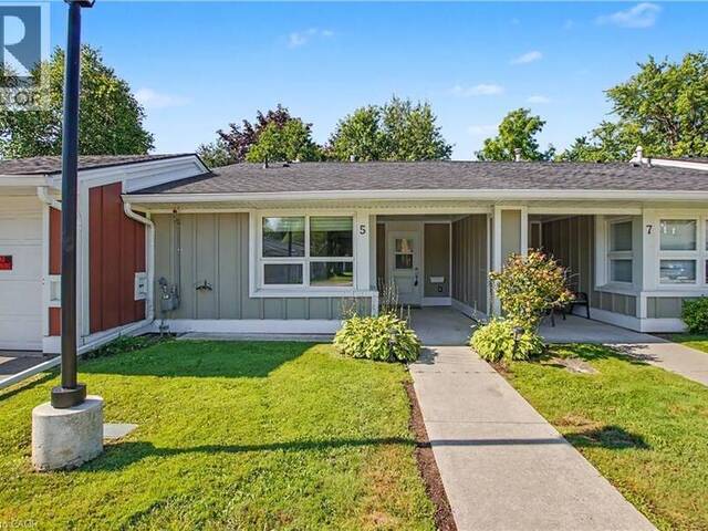 5 SZOLLOSY Circle Hamilton Ontario, L9B 1T8 - 1 Bedroom Home For Sale