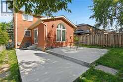 100 ANGLEROCK Drive | Cambridge Ontario | Slide Image Three