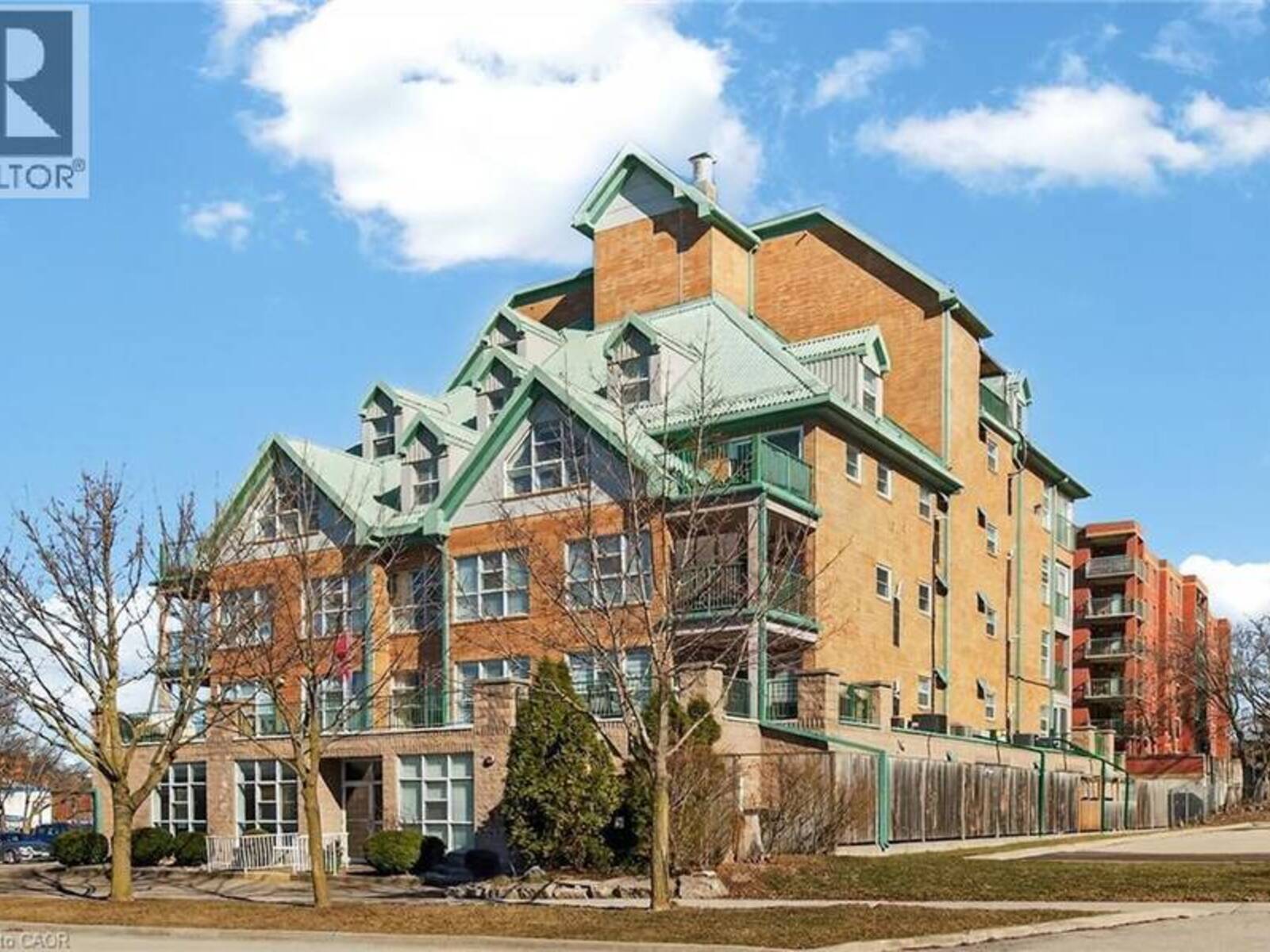 19 LAKE Avenue S Unit# 303, Hamilton, Ontario L8G 2V1