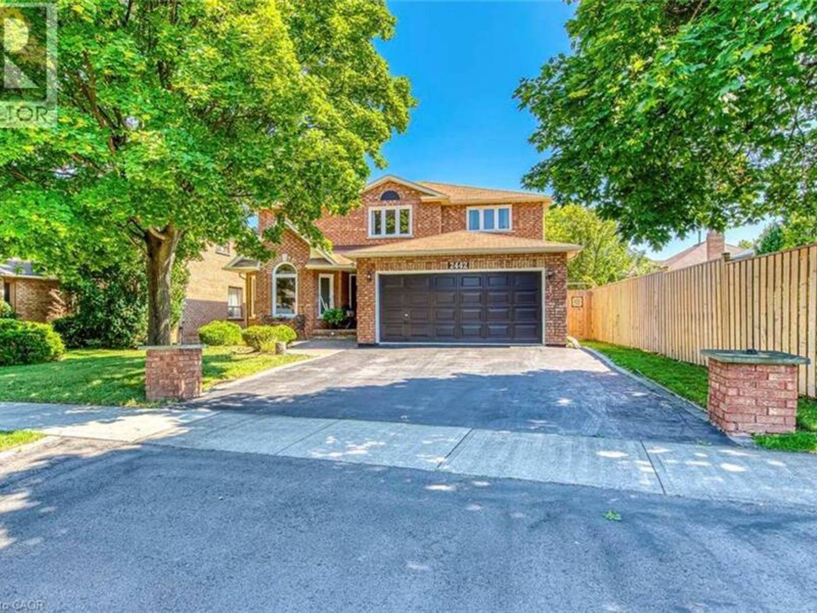 2442 WYNTEN Way, Oakville, Ontario L6J 7K9