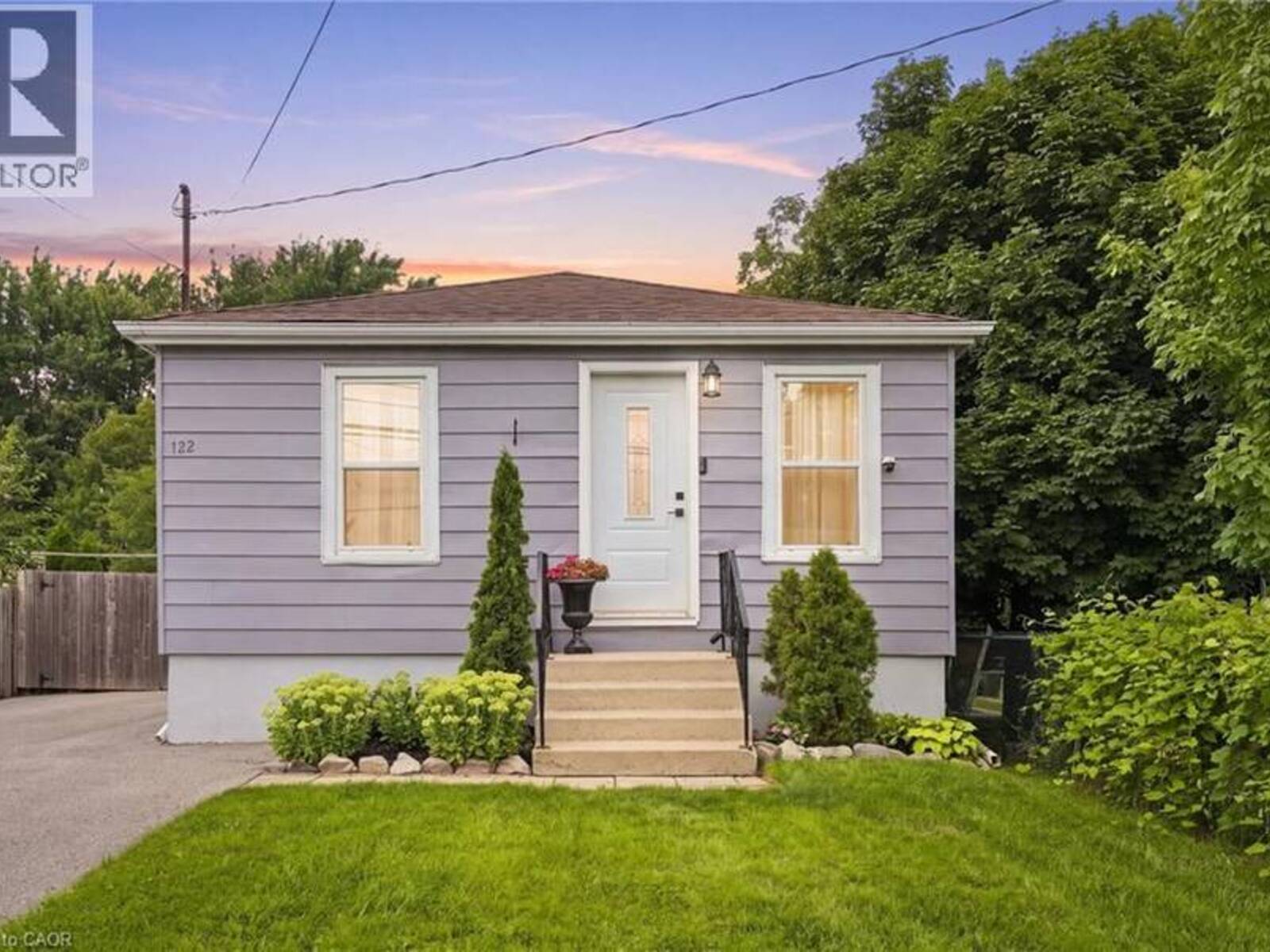 122 LIMERIDGE Road W, Hamilton, Ontario L9C 2V2