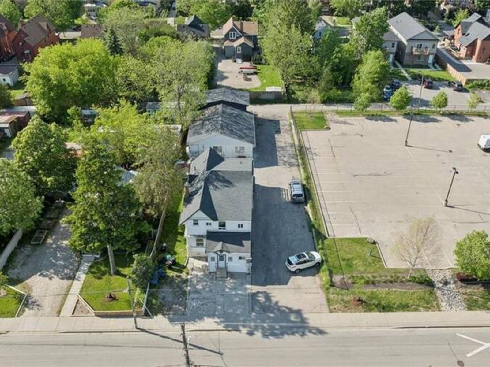 202 BREITHAUPT Street, Kitchener, Ontario N2H 5H4