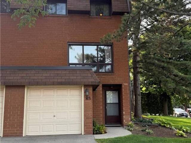 444 STONE CHURCH Road W Unit# R5 Hamilton Ontario, L9B 1R1 - 3 Bedrooms Condo For Sale