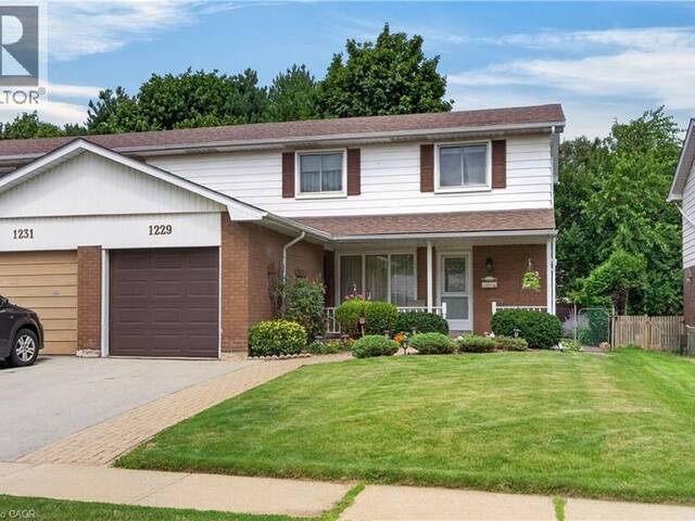 1229 NOTTINGHAM Avenue Burlington Ontario, L7P 2R5 - 4 Bedrooms Home For Sale
