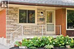 6 ROBROY Court | Brantford Ontario | Slide Image Four