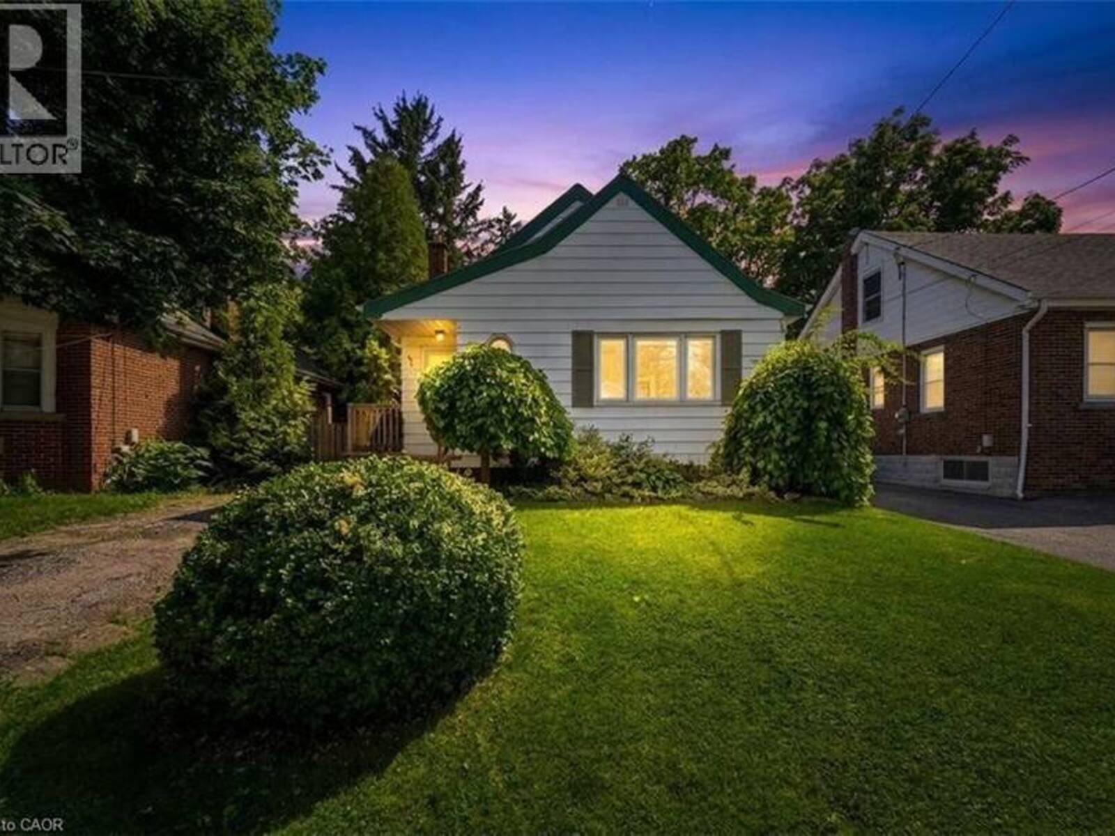 61 GLENMOUNT Avenue, Hamilton, Ontario L8S 2L3