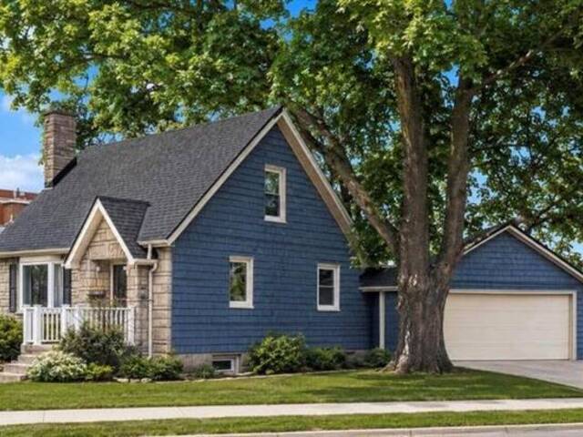 296 WEBER Street E Kitchener Ontario, N2H 1G2 - 3 Bedrooms Home For Sale