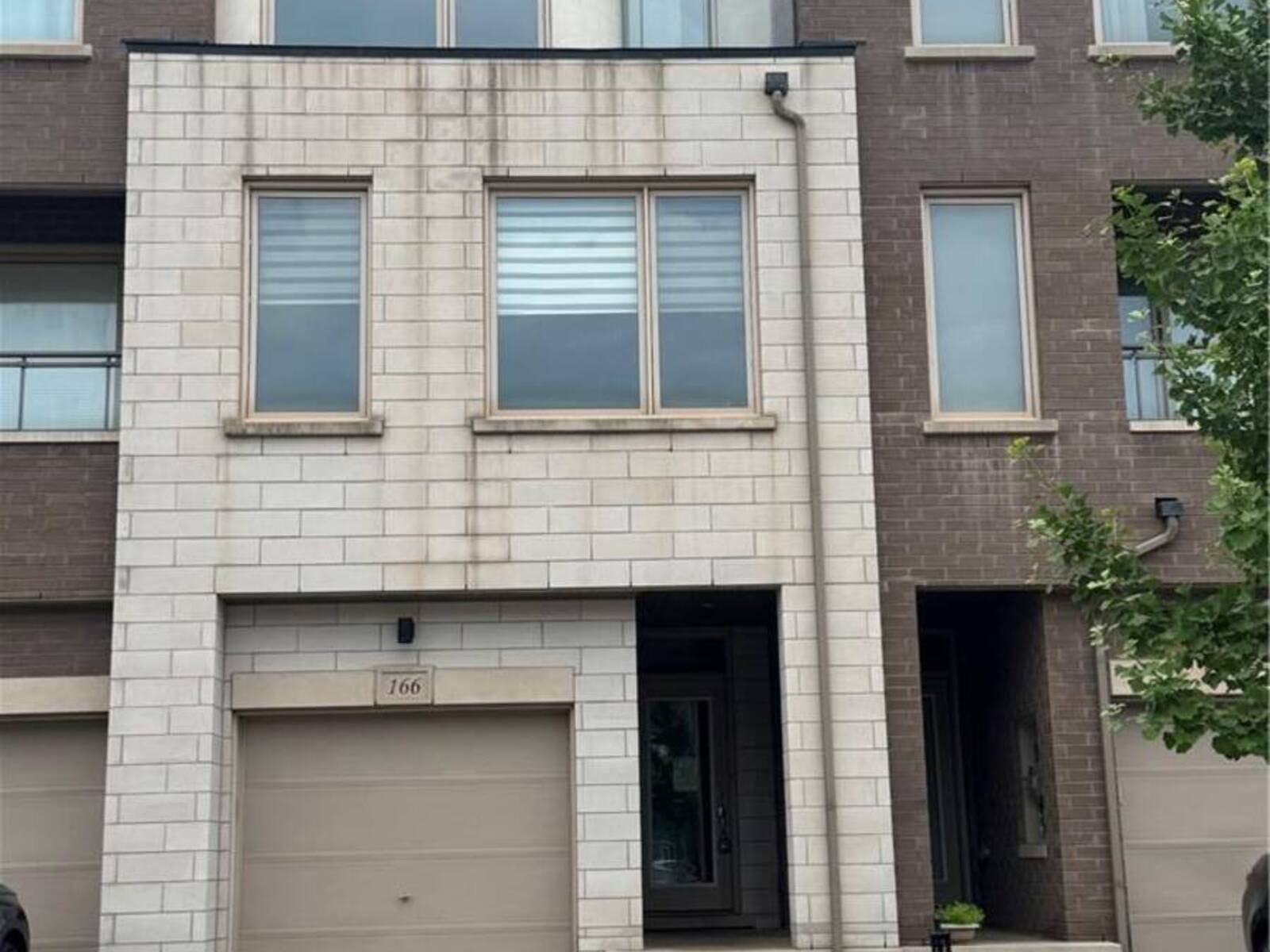 166 SQUIRE Crescent, Oakville, Ontario L6H 0L7