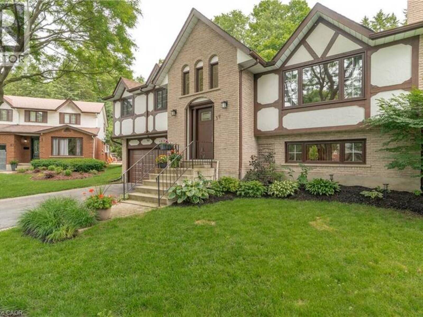 39 WAGONERS Trail, Guelph, Ontario N1G 3M9