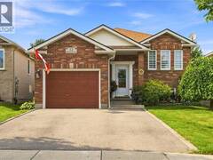 32 BREWSTER Way Brantford Ontario, N3T 6N4