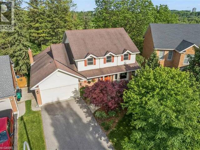 21 TINATAWA Court Kitchener Ontario, N2A 3K4 - 4 Bedrooms Home For Sale