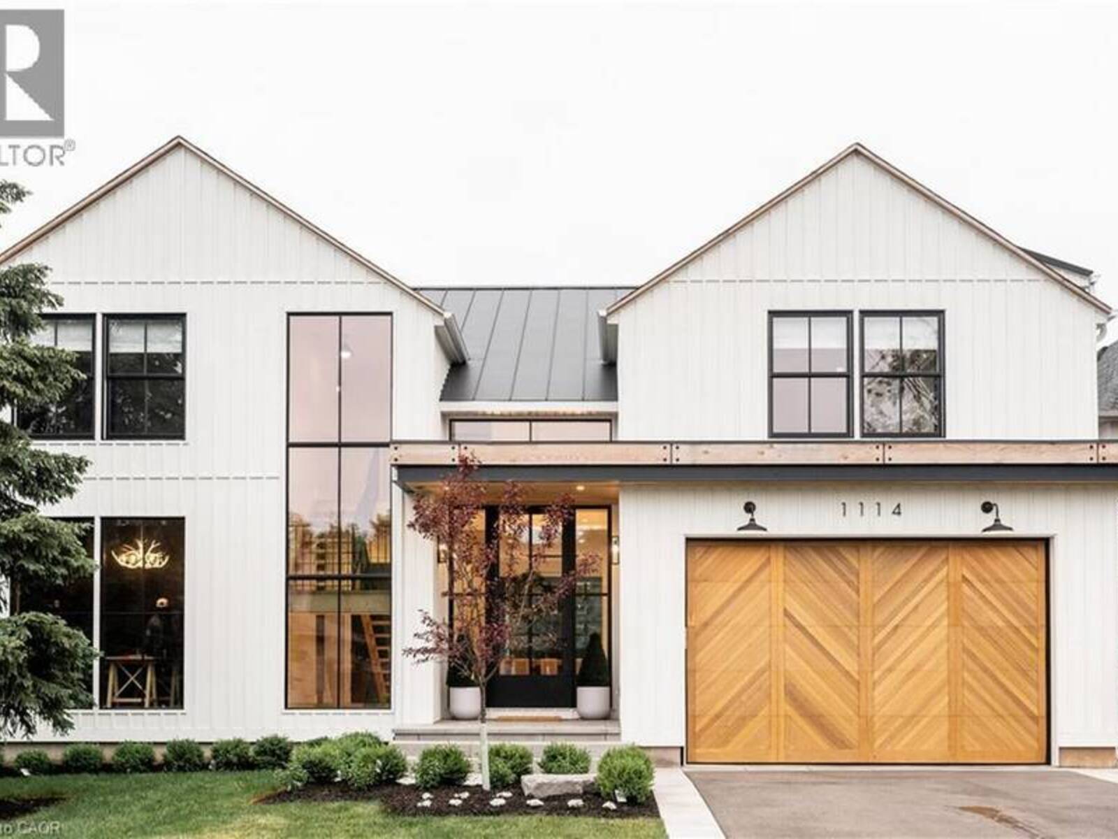 1114 TRUMAN Avenue, Oakville, Ontario L6H 1Y8