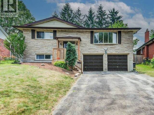 109 WHITE OAK Place Waterloo Ontario, N2V 1B2 - 4 Bedrooms Home For Sale