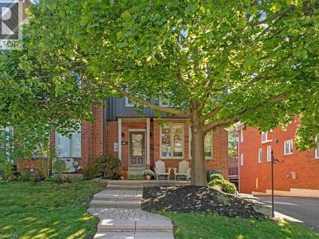 44 SUNVALE Place Hamilton Ontario, L8E 4Z7 - 4 Bedrooms Home For Sale