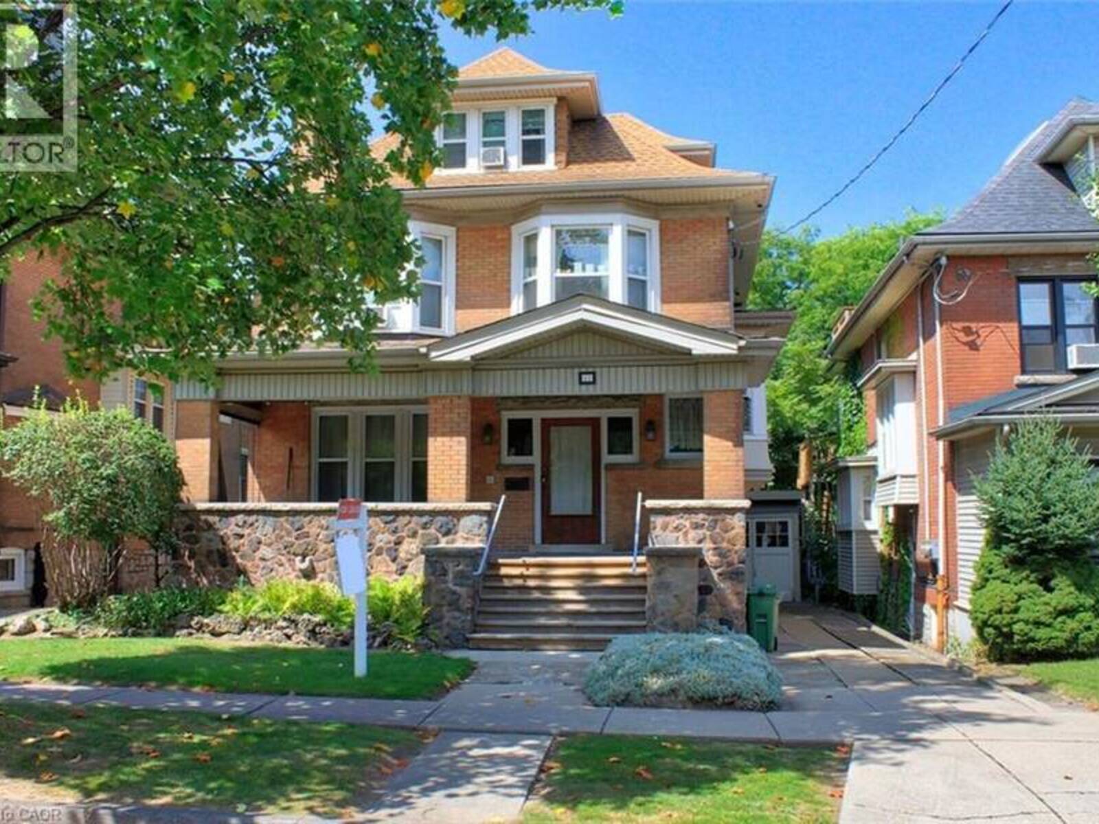 22 BLAKE Street, Hamilton, Ontario L8M 2S5